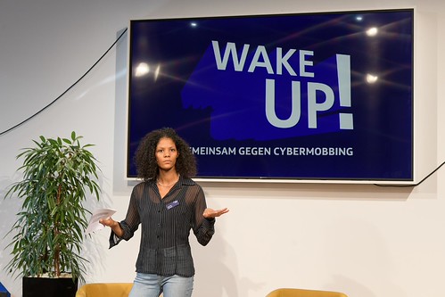 Foto 105 von 121: BASECAMP Themenwoche: „WAKE UP!“ Cybermobbing Workshop (29.10.2021)