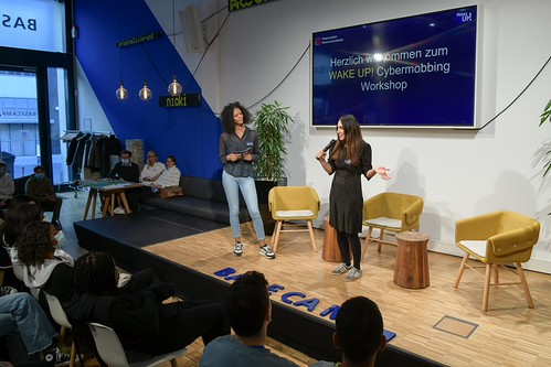 Foto 22 von 121: BASECAMP Themenwoche: „WAKE UP!“ Cybermobbing Workshop (29.10.2021)