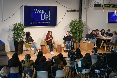 Foto 95 von 121: BASECAMP Themenwoche: „WAKE UP!“ Cybermobbing Workshop (29.10.2021)