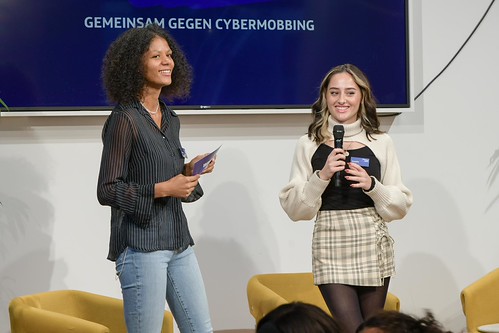 Foto 58 von 121: BASECAMP Themenwoche: „WAKE UP!“ Cybermobbing Workshop (29.10.2021)