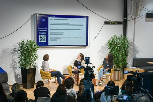 Foto 39 von 121: BASECAMP Themenwoche: „WAKE UP!“ Cybermobbing Workshop (29.10.2021)