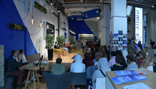 Foto 41 von 121: BASECAMP Themenwoche: „WAKE UP!“ Cybermobbing Workshop (29.10.2021)