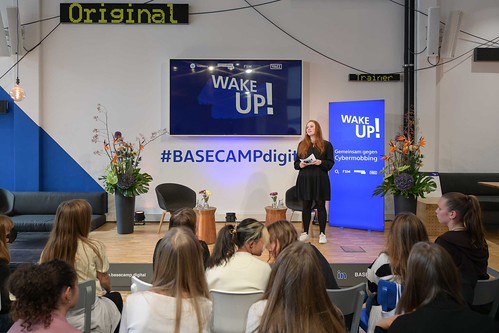 Foto 26 von 31: BASECAMP Themenwoche: Digitale Gewalt gegen Mädchen und junge Frauen (10.10.2022)