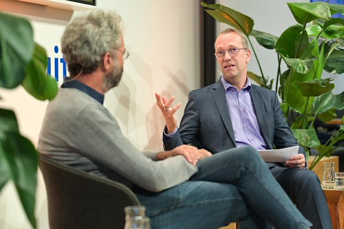 Foto 24 von 30: BASECAMP Nachgefragt!: Buchvorstellung "Die verwundbare Demokratie" (23.07.2024)