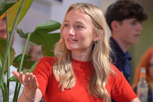 Foto 3 von 51: BASECAMP FishBowl: Jugenddialog 2.0 über den Einfluss von TikTok, Instagram & Co. auf unsere Demokratie (10.09.2024)