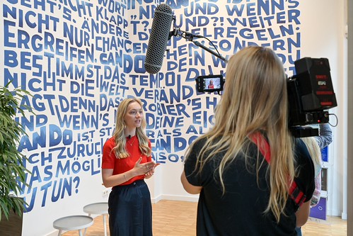 Foto 27 von 51: BASECAMP FishBowl: Jugenddialog 2.0 über den Einfluss von TikTok, Instagram & Co. auf unsere Demokratie (10.09.2024)