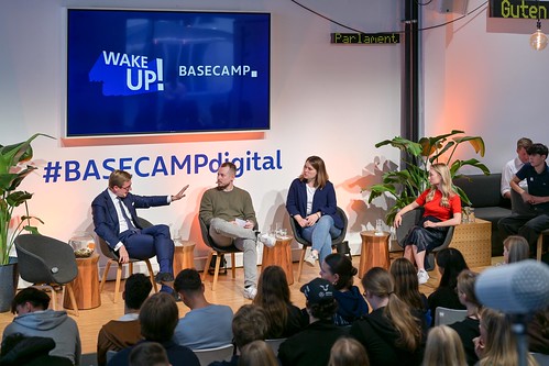 Foto 11 von 51: BASECAMP FishBowl: Jugenddialog 2.0 über den Einfluss von TikTok, Instagram & Co. auf unsere Demokratie (10.09.2024)