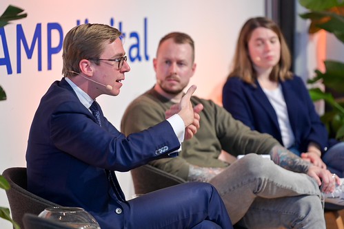 Foto 10 von 51: BASECAMP FishBowl: Jugenddialog 2.0 über den Einfluss von TikTok, Instagram & Co. auf unsere Demokratie (10.09.2024)