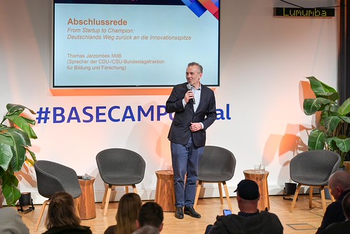 Foto 72 von 114: VDA Startup Synergy 2024: Startups made in Germany – Wie wettbewerbsfähig sind wir? (02.12.2024)