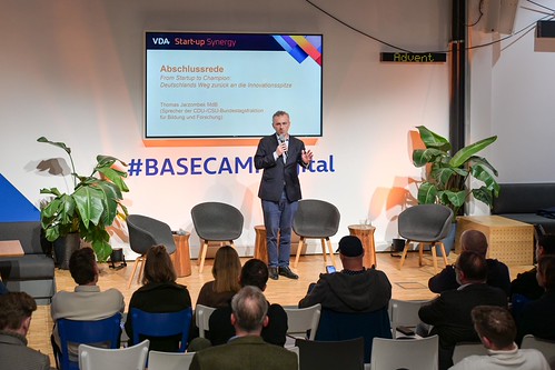 Foto 70 von 114: VDA Startup Synergy 2024: Startups made in Germany – Wie wettbewerbsfähig sind wir? (02.12.2024)