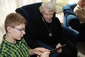 Tablet PCs für Senioren (1) Generationenübergreifendes Lernen