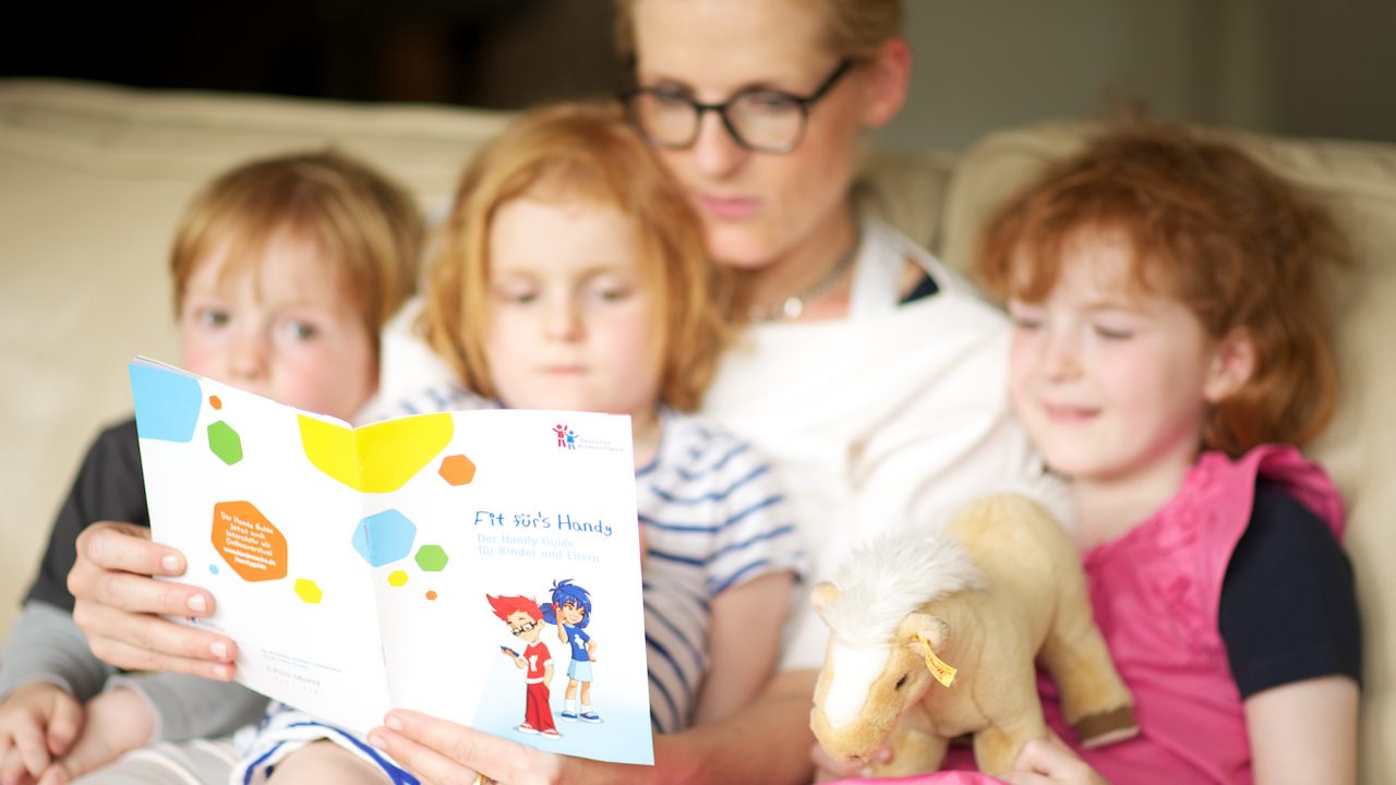 Der Handy Guide nimmt Kinder und Eltern an die Hand