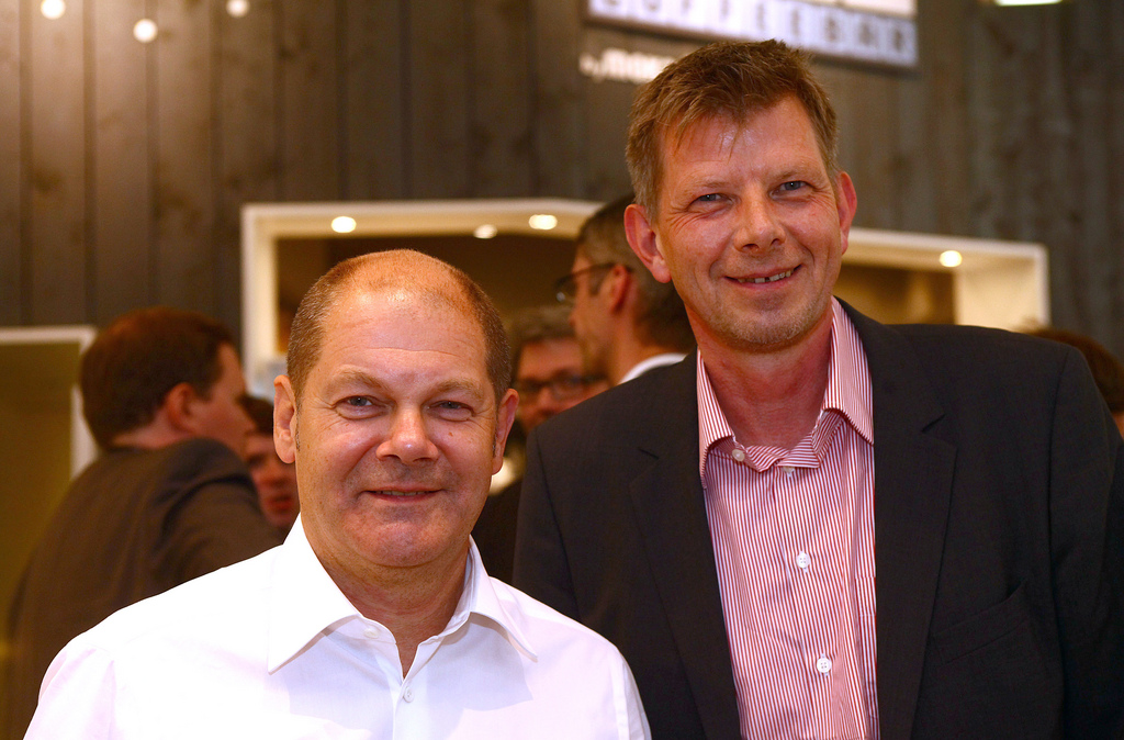 Thorsten Dirks (re.) und Olaf Scholz bei der Buchvorstellung im BASE_camp