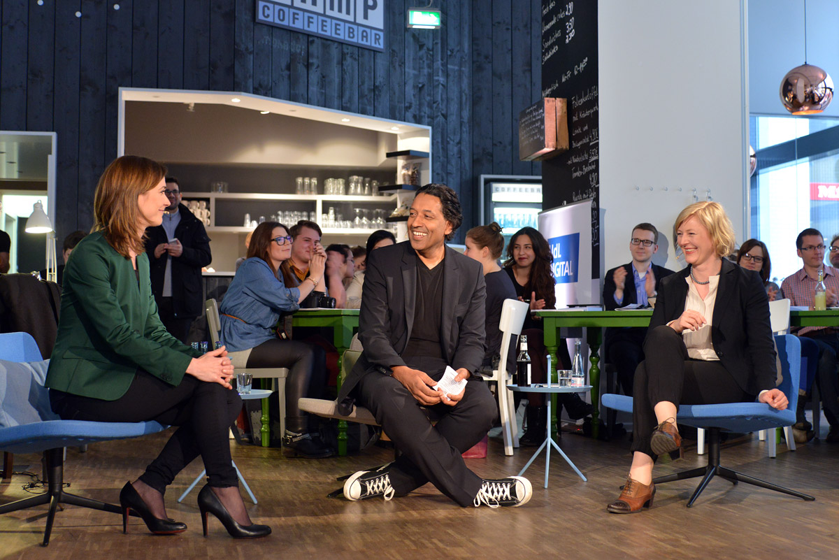 Lena-Sophie Müller, Cherno Jobatey und Gesche Joost beim UdL Digital Talk (Foto: Henrik Andree)