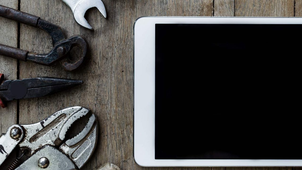 Werkzeug Tablet shutterstock