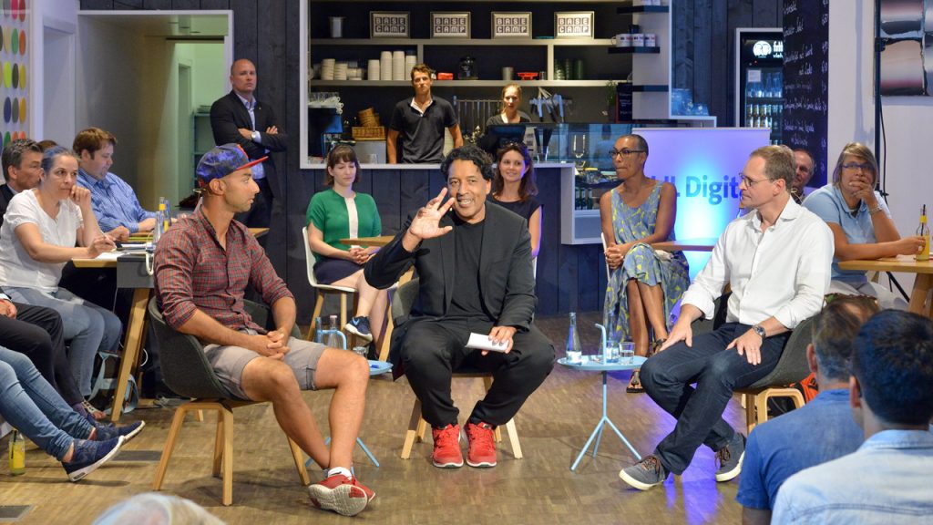 UdL Digital Talk: Michael Müller (rechts), Ijad Madisch (links), Cherno Jobatey (Mitte)