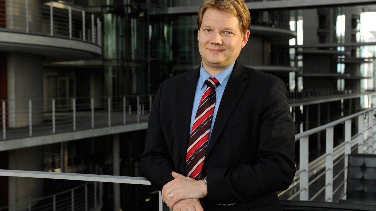 portrait-presse-sven-holmerin-1500x984