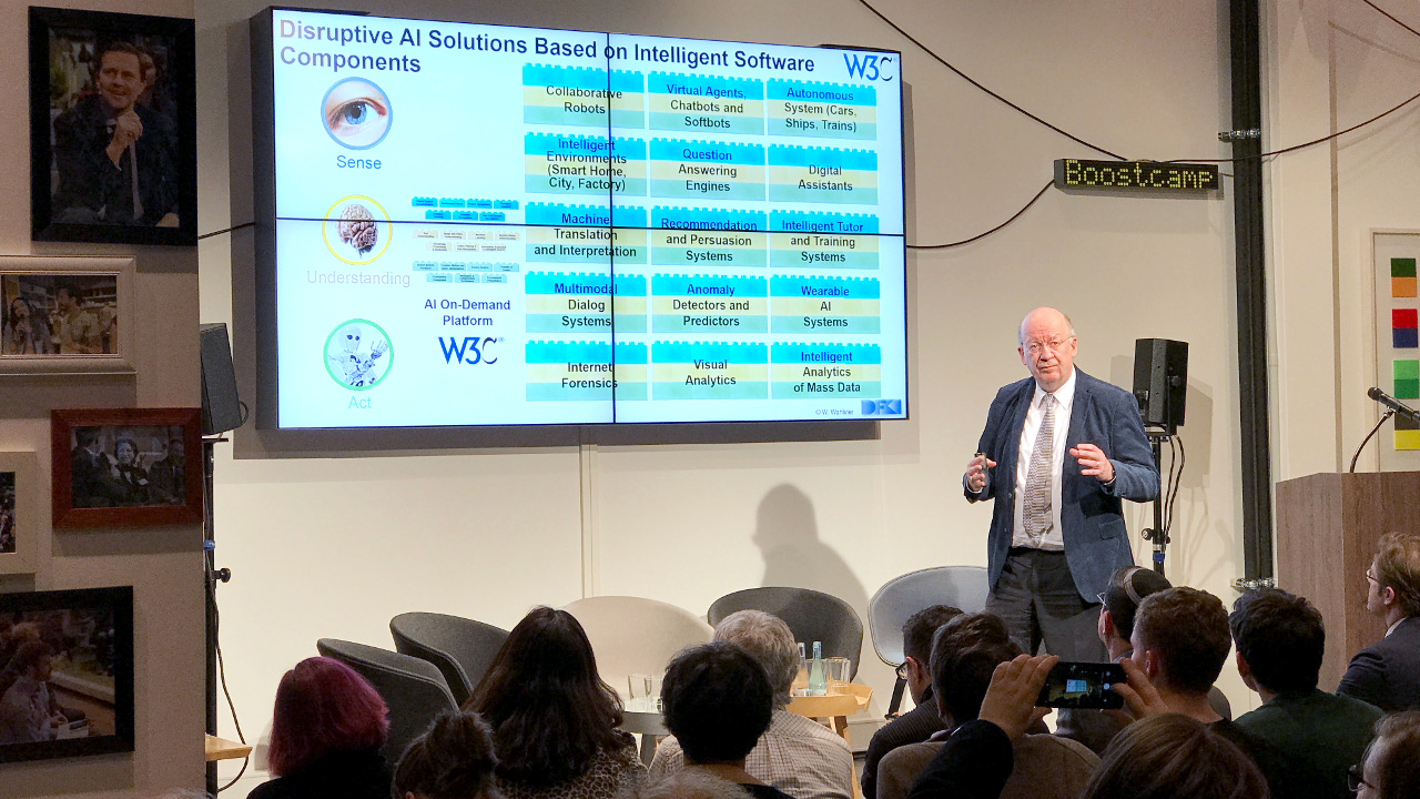 Prof. Wolfgang Wahlster (DFKI) im Telefónica BASECAMP.