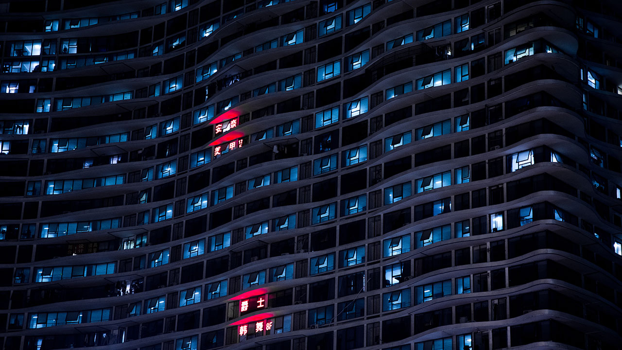 unsplash Hochhaus Fenster Lichter