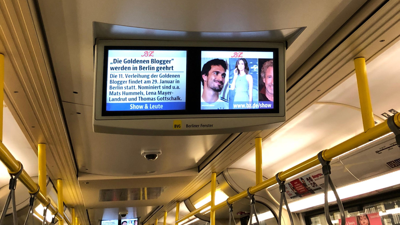 Die Goldenen Blogger im Berliner U-Bahn-TV.