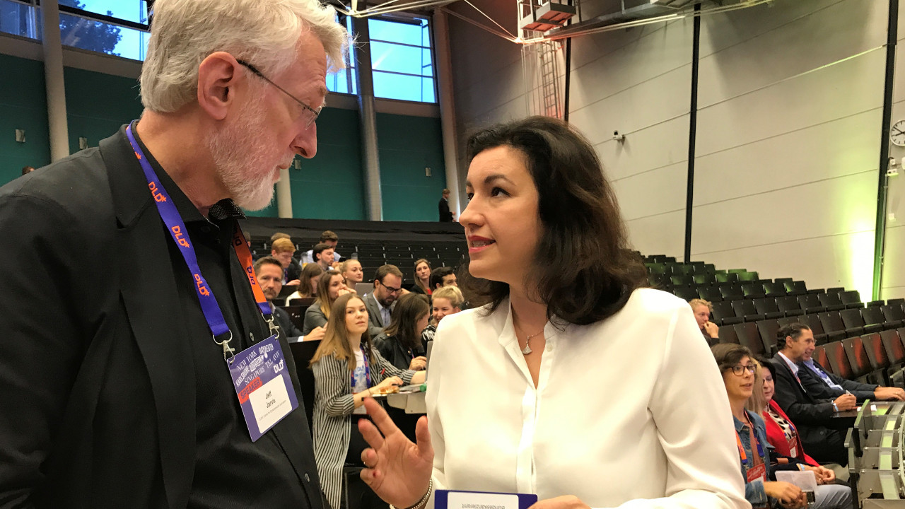 Jeff Jarvis im Gespräch mit Dorothee Bär beim DLD Campus Bayreuth | Foto: Markus Oliver Göbel