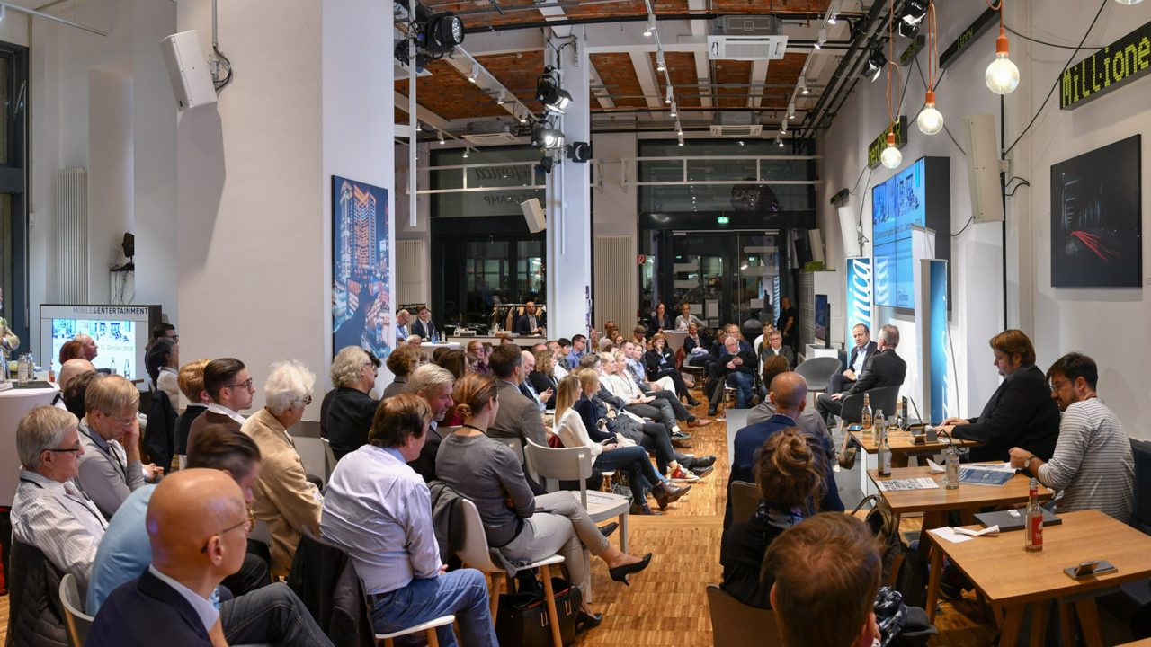 SZ-Wirtschaftsgipfel-Salon_11102018_Moeglichkeiten+Grenzen-KI_0680-2540x1000-HEADER